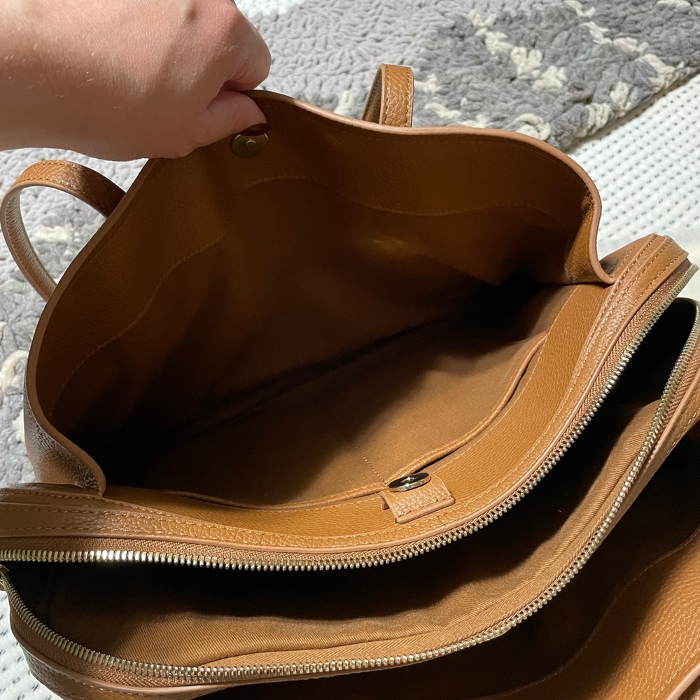 Quince Pebbled Leather Shoulder Tote Bag - Picture 9 of 9